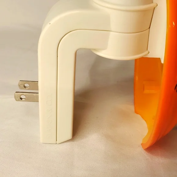 Bath & Body Works Halloween Jack-o-Lantern Wallflower Nightlight Diffuser Tested - Picture 3 of 6